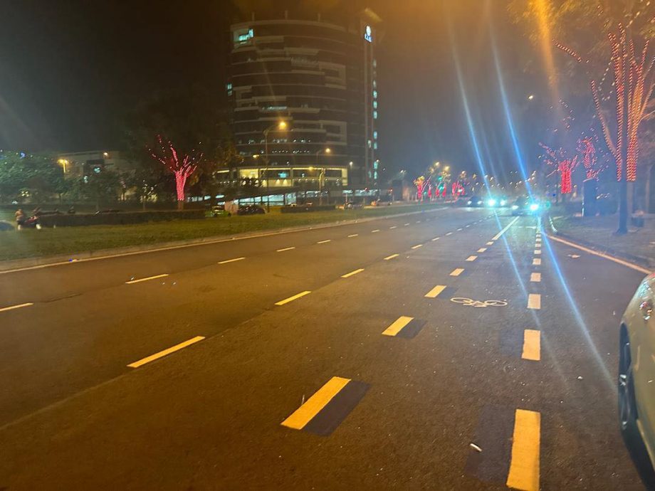 柔:GTR跑车凌晨失控撞向交通圈,酿1死1伤