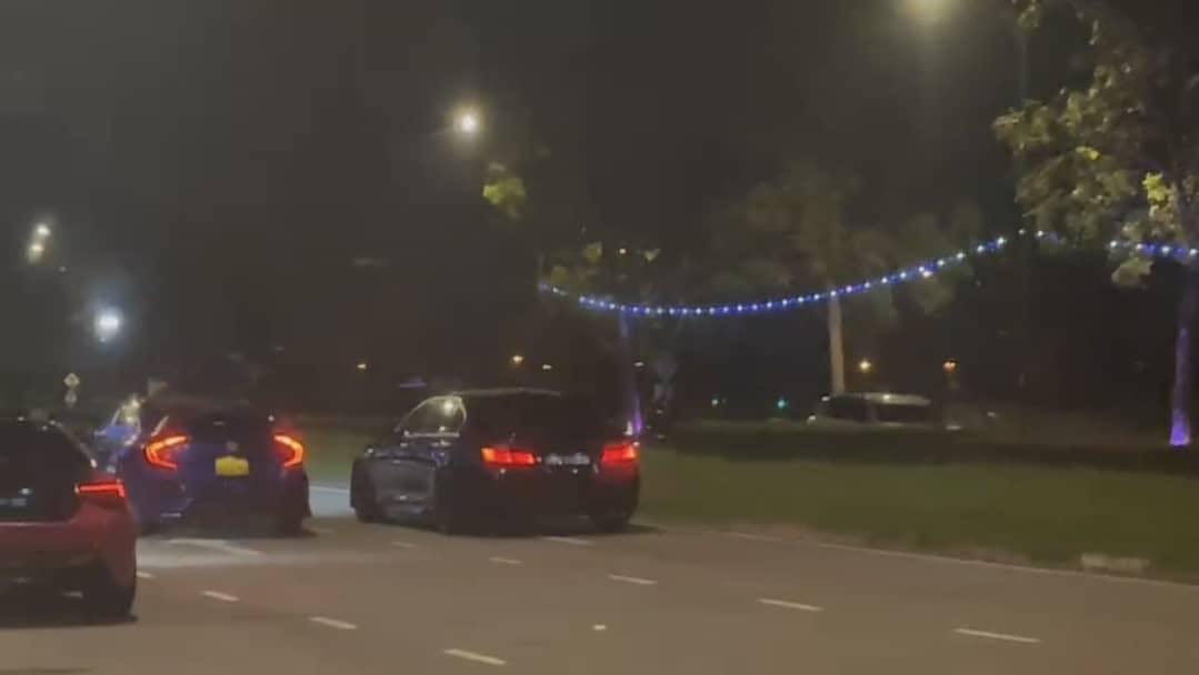 柔:GTR跑车凌晨失控撞向交通圈,酿1死1伤