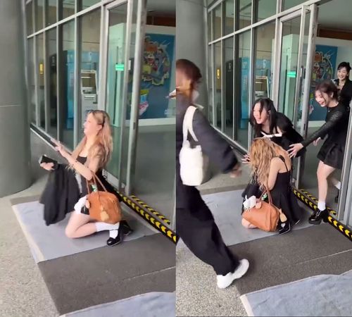 欧阳娣娣机场突双膝下跪 画面疯传亲妈笑看了