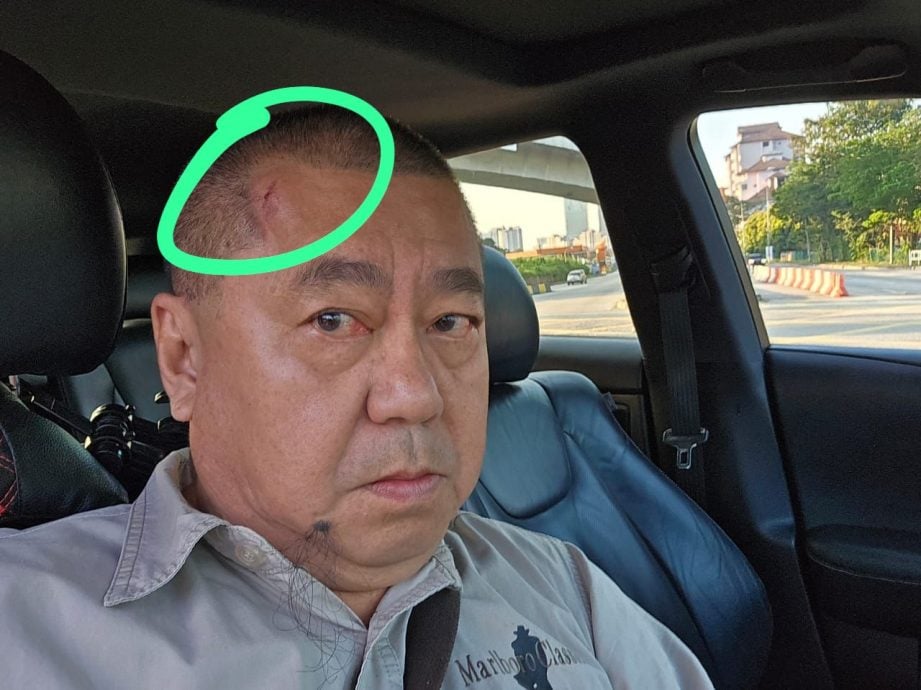 汤木交通灯右转遭执法警察撞击·头及腿部蒙受轻伤