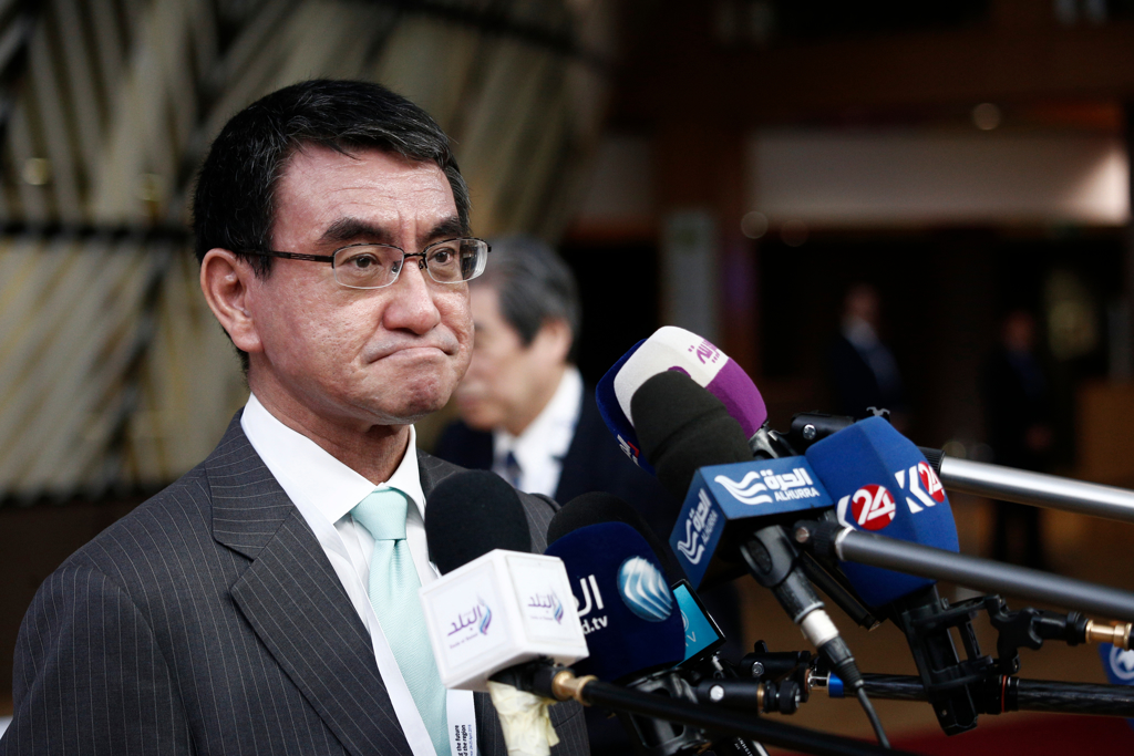 河野太郎有意竞逐日本首相 麻生派能否支持成关键