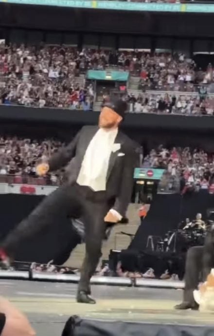 泰莱伦敦尾场撒最猛“狗粮” 男友登台玩公主抱