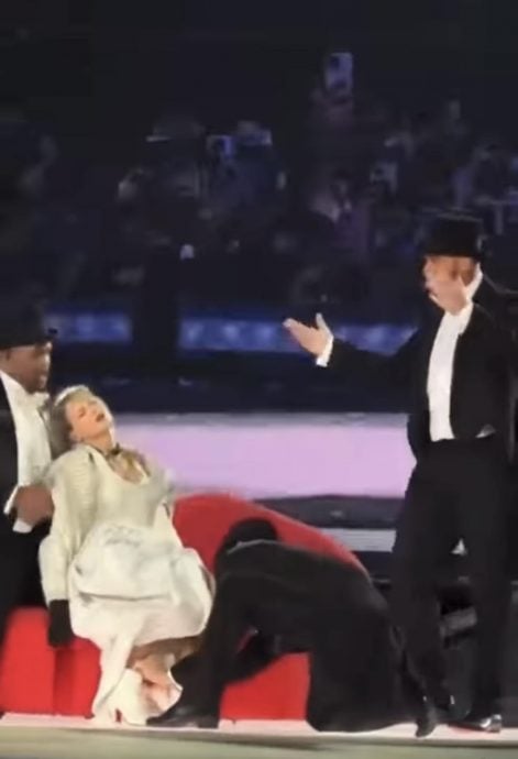 泰莱伦敦尾场撒最猛“狗粮” 男友登台玩公主抱