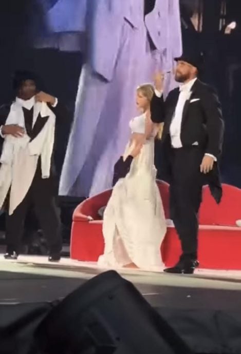 泰莱伦敦尾场撒最猛“狗粮” 男友登台玩公主抱