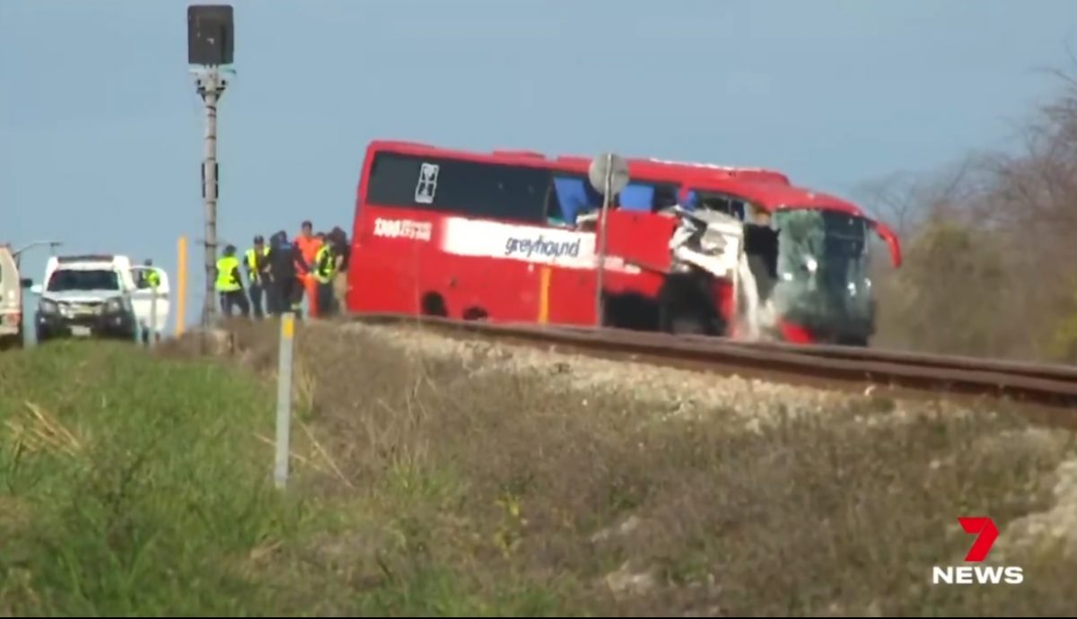澳洲昆士兰巴士露营车相撞 酿3死10多伤