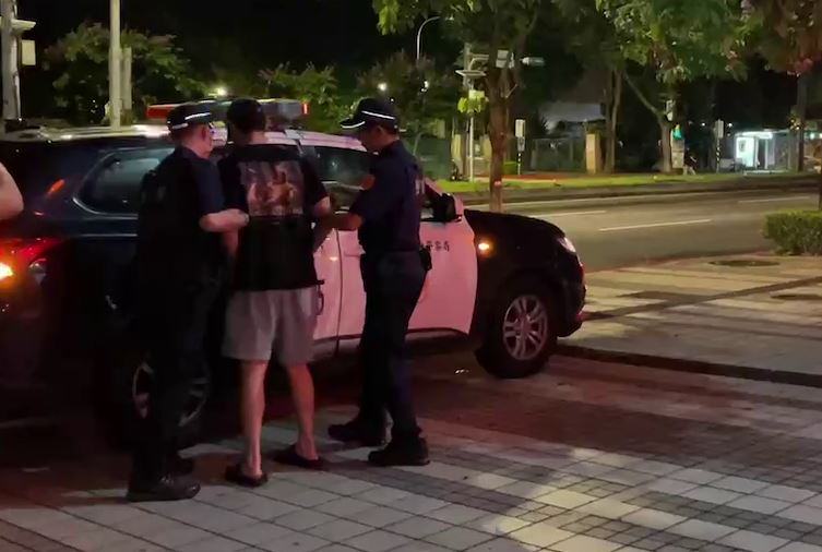 王柏杰酒驾撞车！ 网民怒喊：退圈！