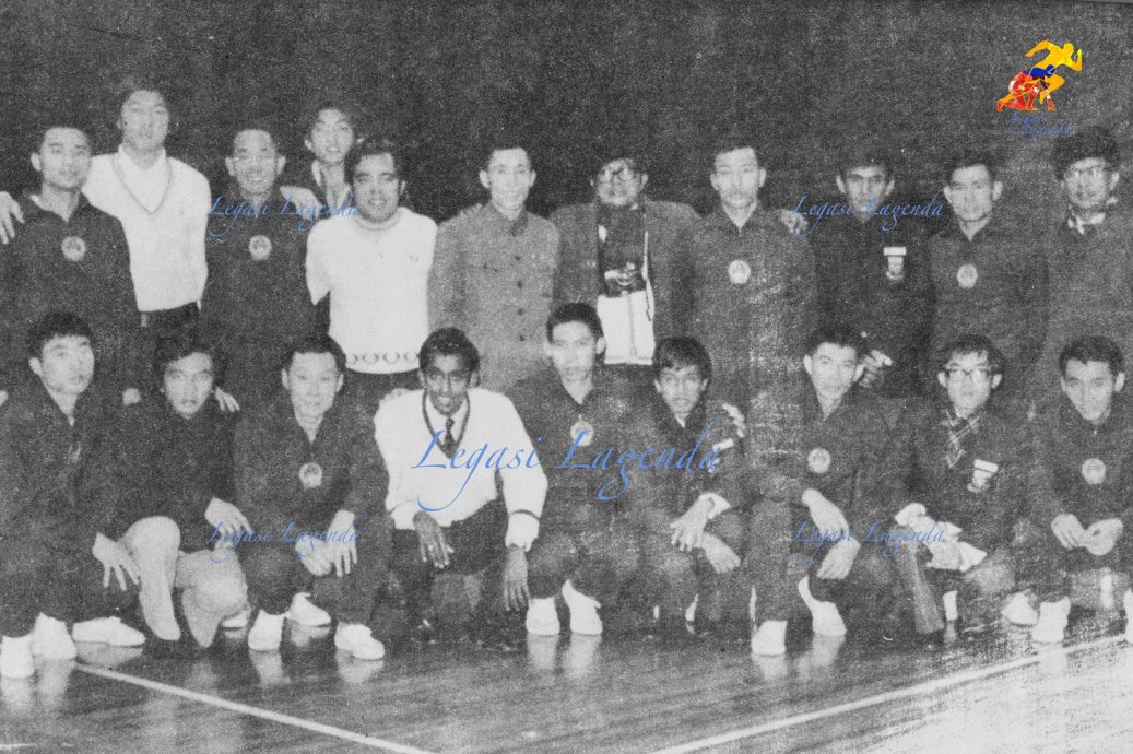 珍贵画面!建交前马中以球会友 携手镜头定格友谊