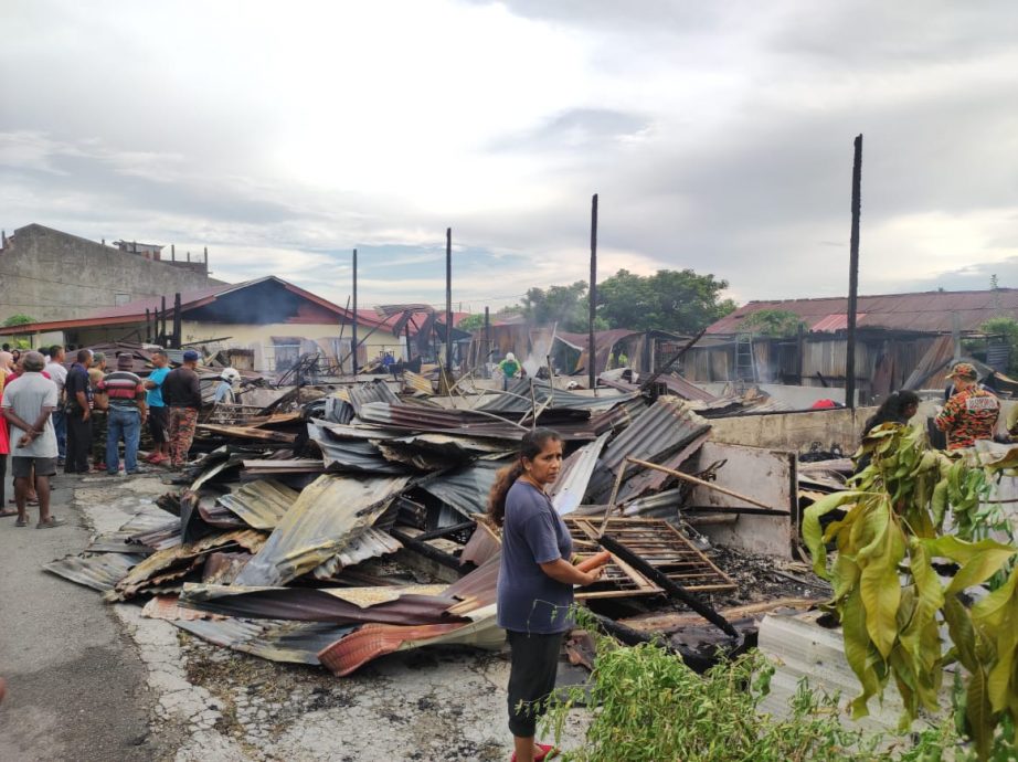 甘文丁新村8间木屋遭烧毁 26人失去家园