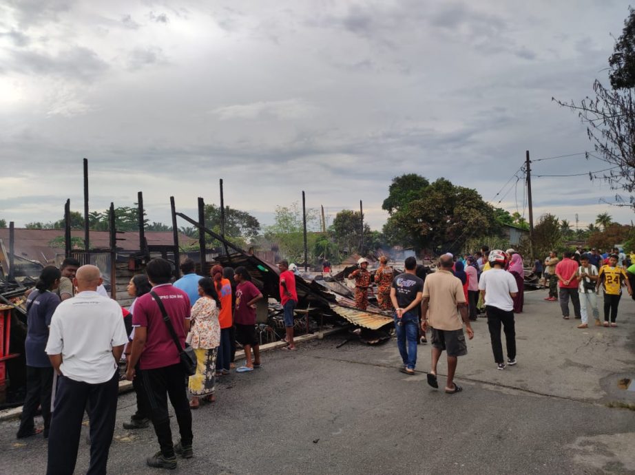 甘文丁新村8间木屋遭烧毁 26人失去家园