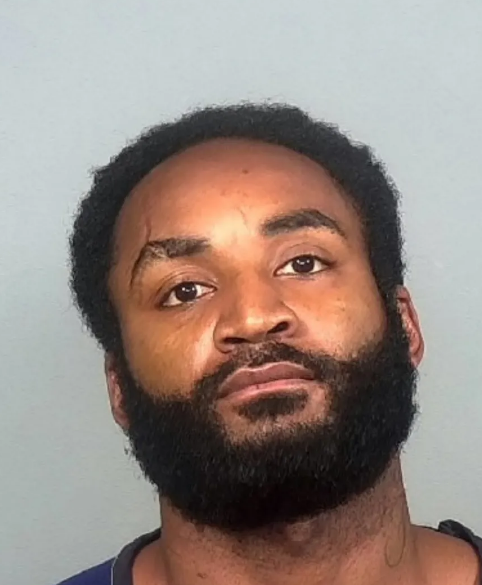 男子连杀母亲等3女 与警方枪战被击毙