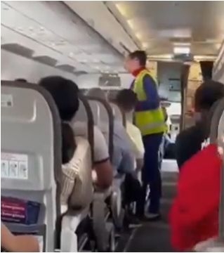 男童搭机拒系安全带 全部人等他一个 直接被赶下飞机