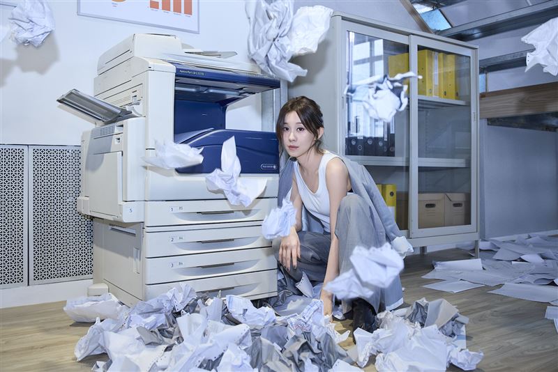 白安欧洲拍MV遇灵异事件 一踏入墓园晕眩想吐