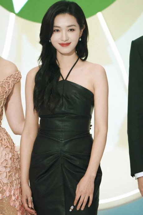 白玉兰奖|陈晓爆婚变后顶光头亮相 网问:那个和尚是谁