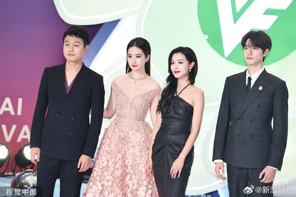 白玉兰奖|陈晓爆婚变后顶光头亮相 网问:那个和尚是谁