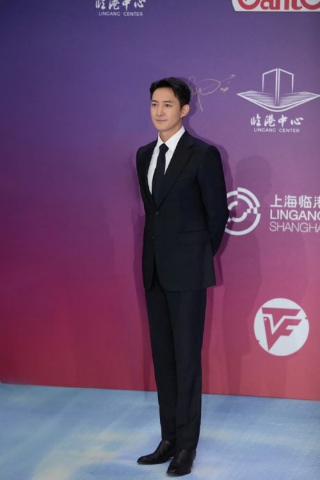 白玉兰奖|陈晓爆婚变后顶光头亮相 网问:那个和尚是谁