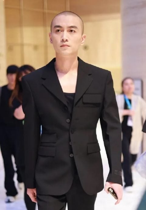 白玉兰奖|陈晓爆婚变后顶光头亮相 网问:那个和尚是谁