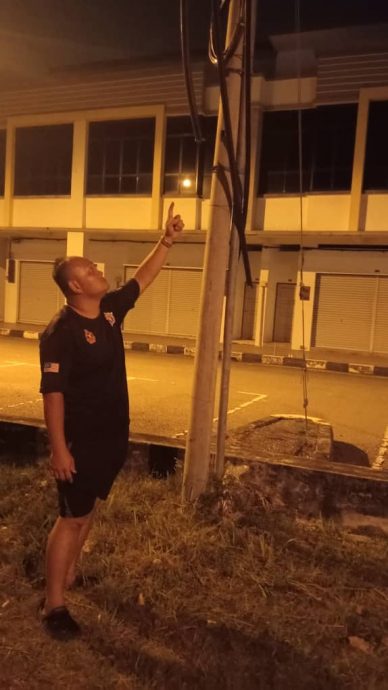 盗贼半夜瓜拉光偷电缆被撞破 追赶手机掉落报案作证