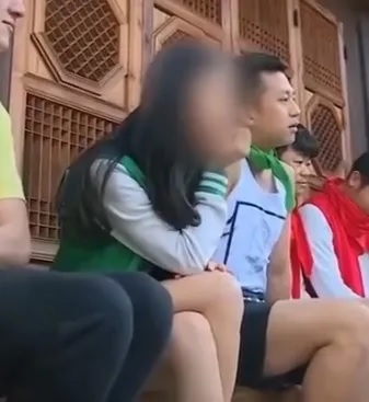 直播滤镜开太大卖货 Baby面部僵被嘲网红样