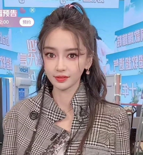 直播滤镜开太大卖货 Baby面部僵被嘲网红样