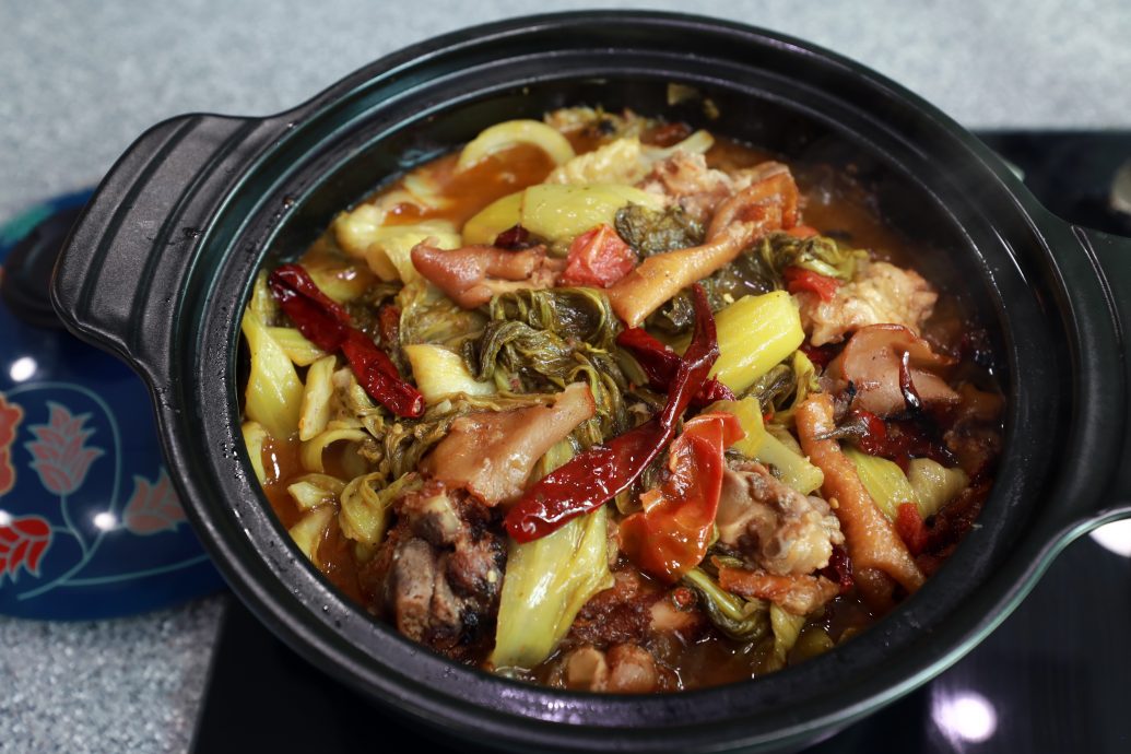 私房好菜 | “宝爸厨房”4烧肉料理 官耀鸿下厨减压 最爱研究新菜色
