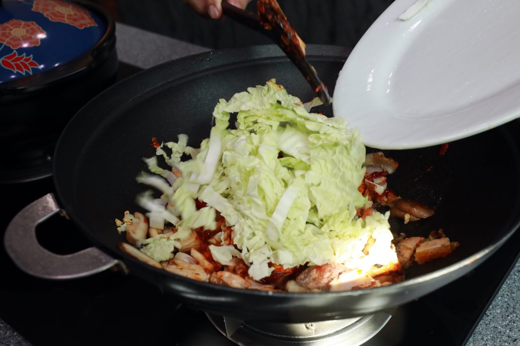 私房好菜 | “宝爸厨房”4烧肉料理  官耀鸿下厨减压 最爱研究新菜色
