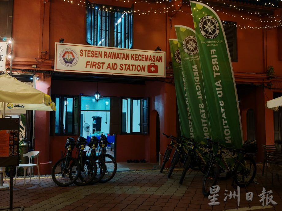 红屋社区志愿医疗队急救站,第一时间给有需要的游客医疗服务