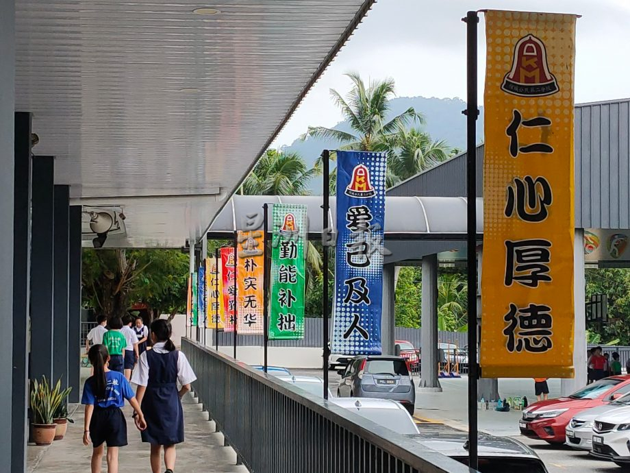 细述华小 | 铿锵步操带动纪律 公民二校顾好每个学生