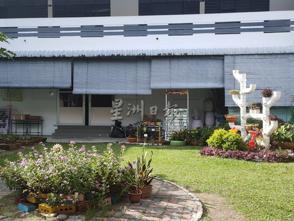 细述华小 | 铿锵步操带动纪律 公民二校顾好每个学生