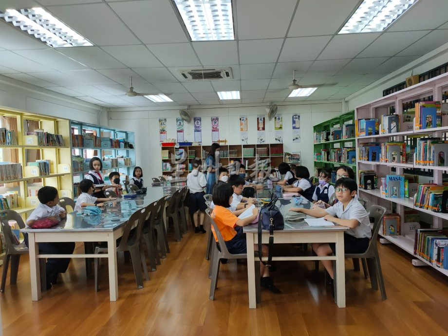 细述华小 | 铿锵步操带动纪律 公民二校顾好每个学生