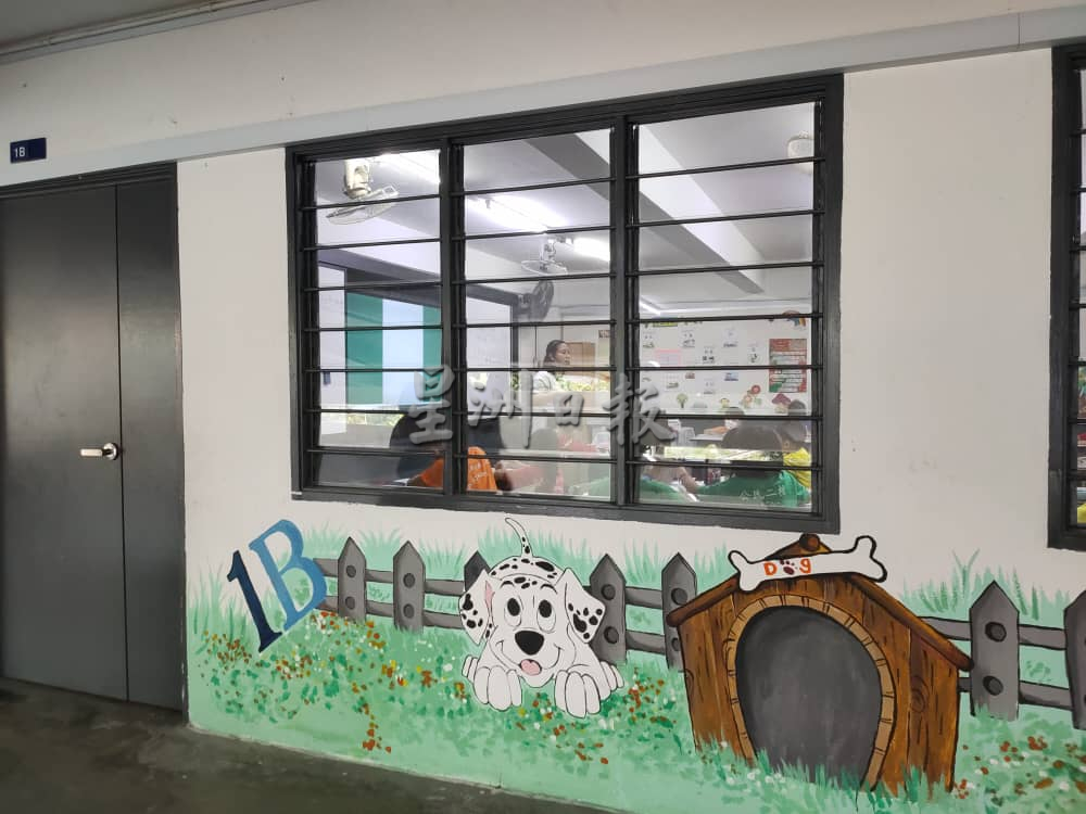 细述华小 | 铿锵步操带动纪律 公民二校顾好每个学生