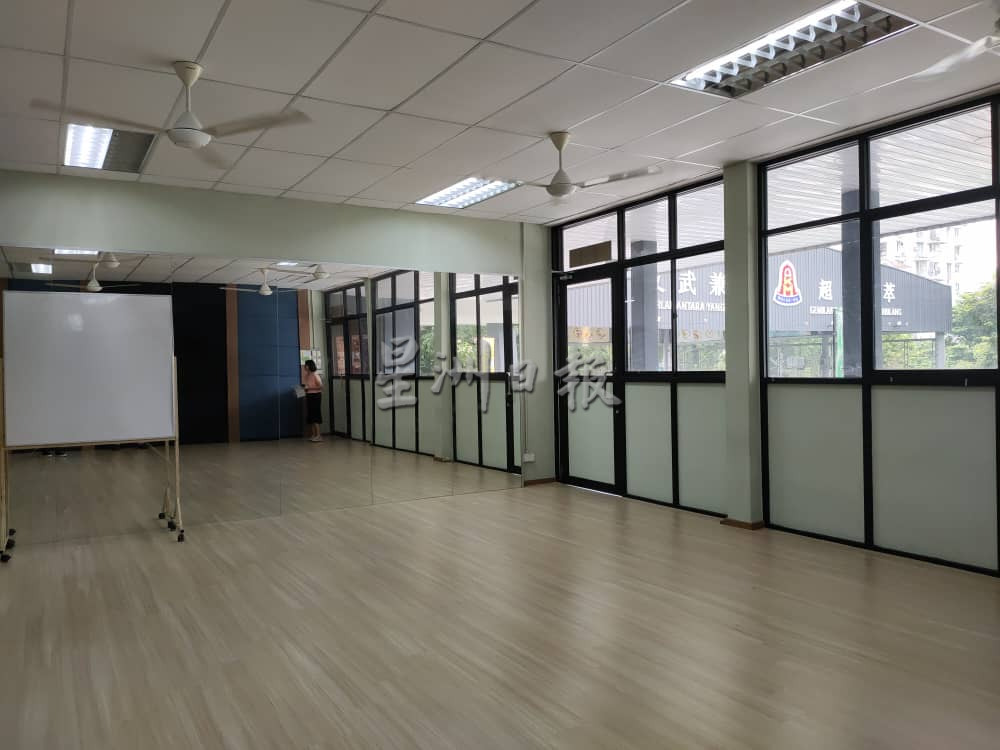 细述华小 | 铿锵步操带动纪律 公民二校顾好每个学生