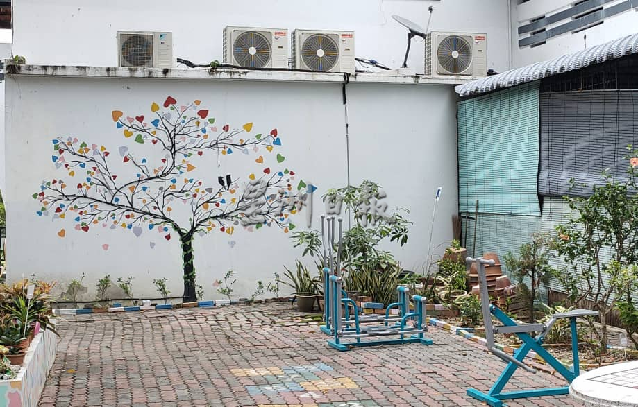 细述华小 | 铿锵步操带动纪律 公民二校顾好每个学生