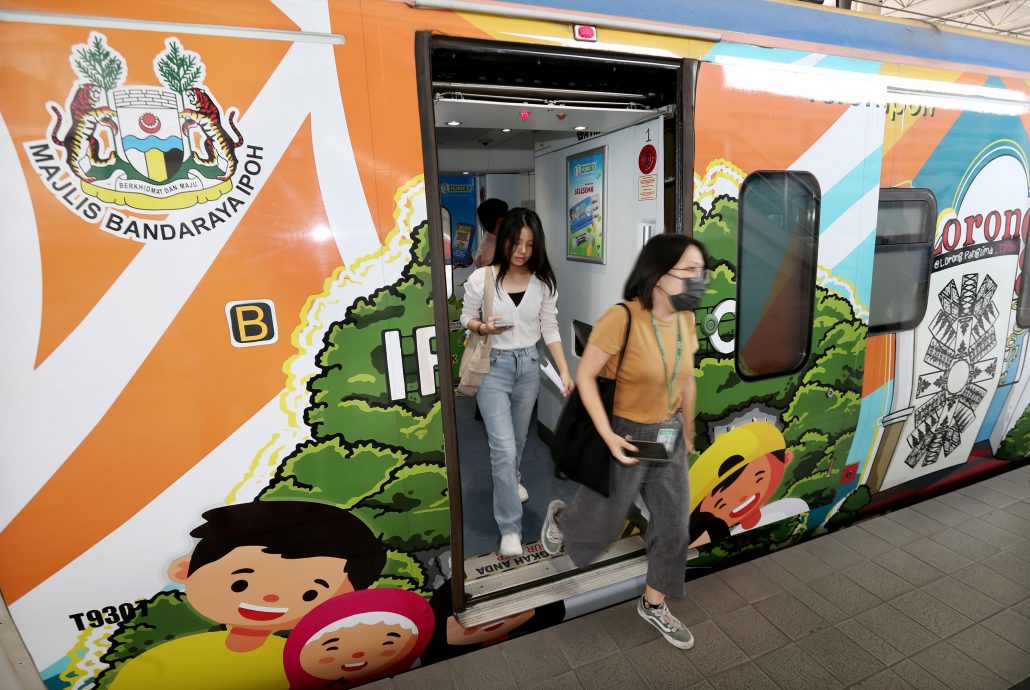 结生态旅游景点美食文化 怡市厅包装6火车外观抢眼