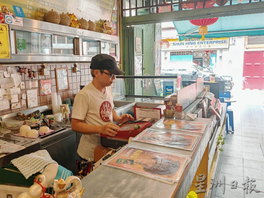 范冰冰壁画吸引人潮,虽暂未增加生意量但商家保持正面态度