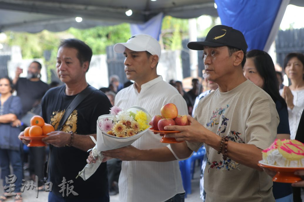 莫翰出殡亲友不送别 黄一飞：没想到再次见面是这样的