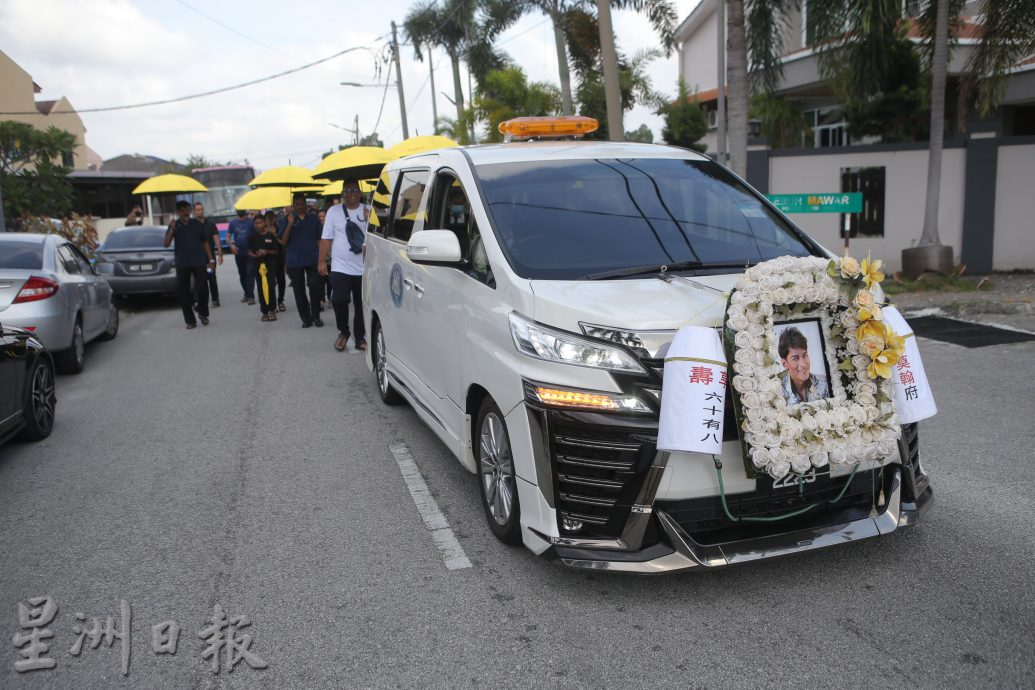 莫翰出殡亲友不送别 黄一飞：没想到再次见面是这样的