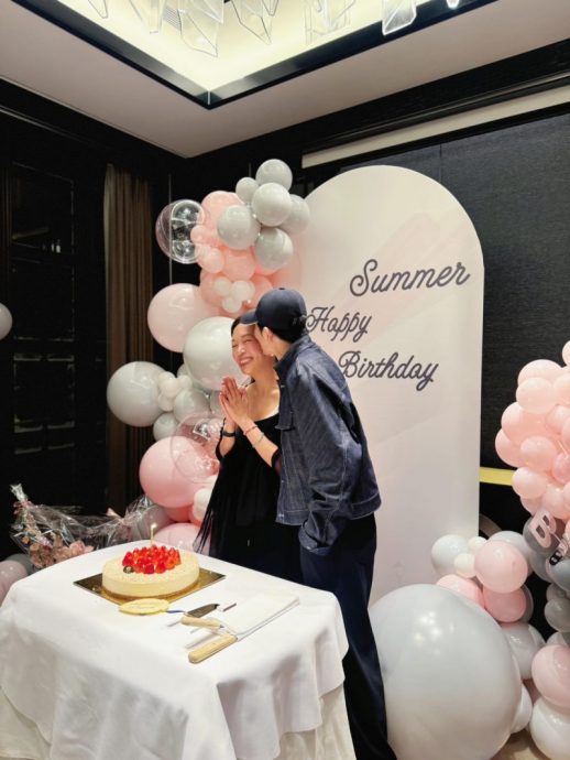 萧敬腾高调为爱妻庆生  买屏幕广告肉麻示爱