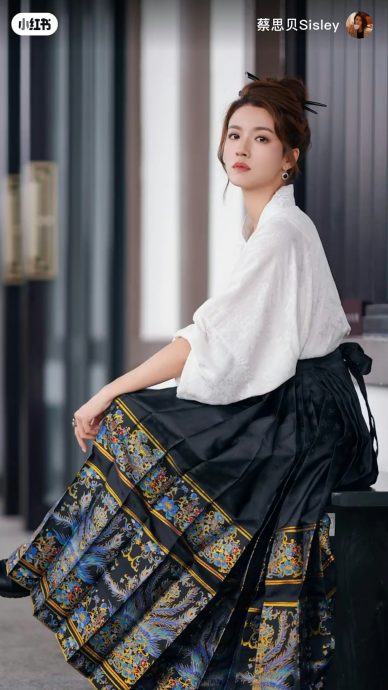 蔡思贝疑因观众投诉无剧拍 网上积极营业吸粉