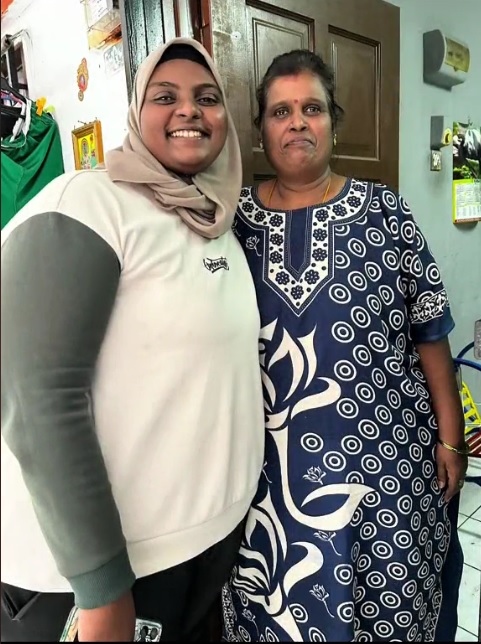 视频|印裔女孩送穆家庭 母女分开27年重逢