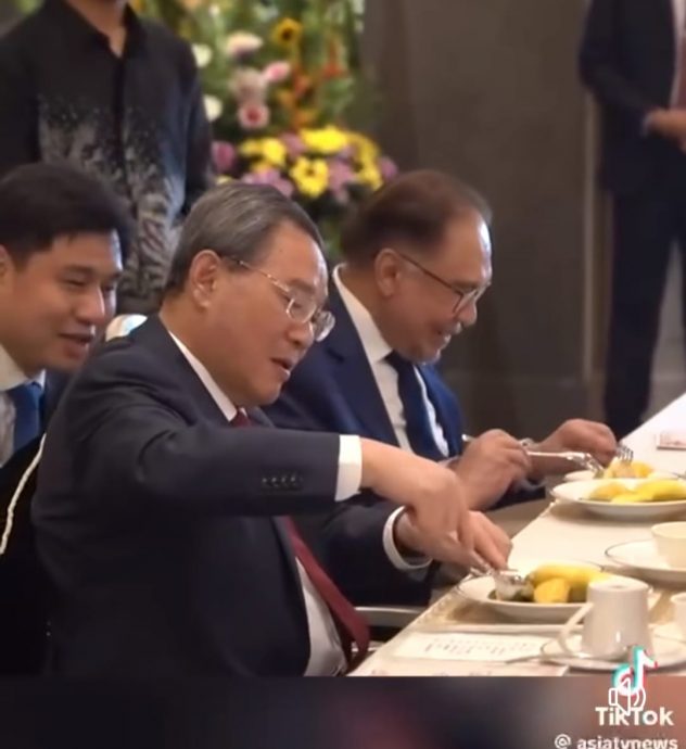 视频|安华设宴秀“果王”榴梿高级吃法 李强吃完拍手赞好