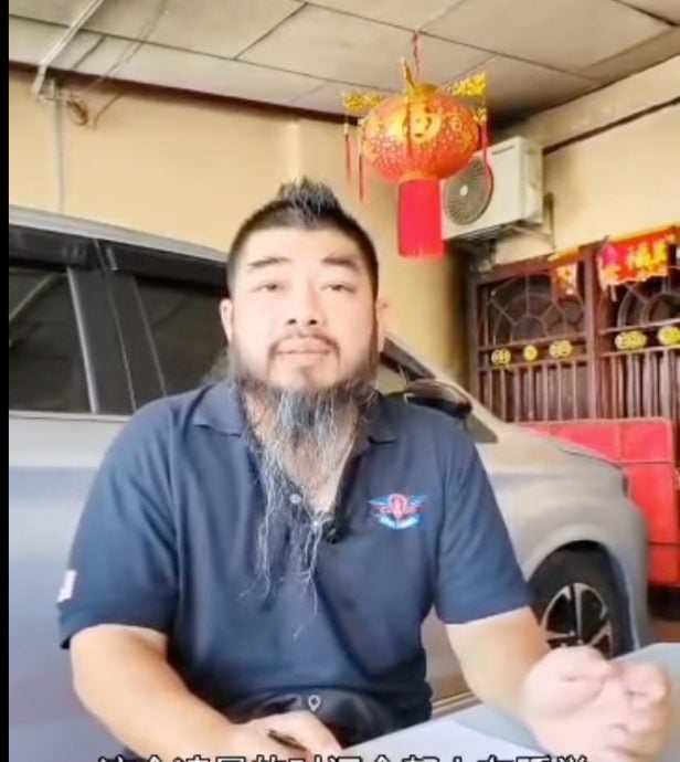 视频|男子疑狮城欠大耳窿1万 甲住家遭掷汽油弹 还威胁绑架!