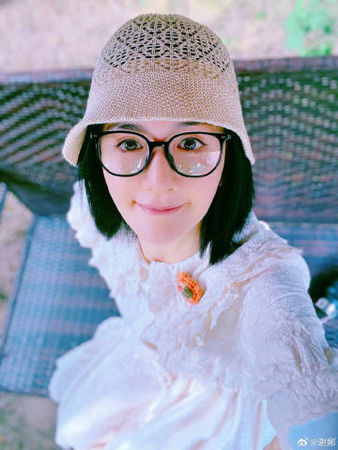 谢娜出席双胞胎女儿毕业典礼 被当场揭穿“在台上都看到妈妈在哭”