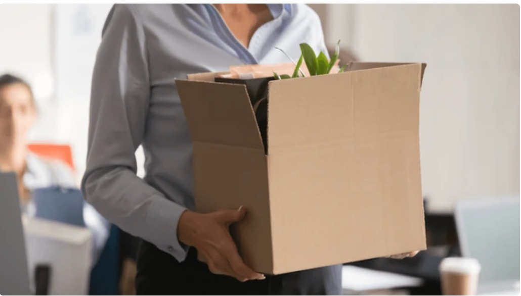 遭无故辞退却未获补偿金 女子获赔逾19万！