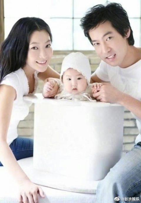 金喜善曝老公会吃醋 拒看和李敏镐吻戏