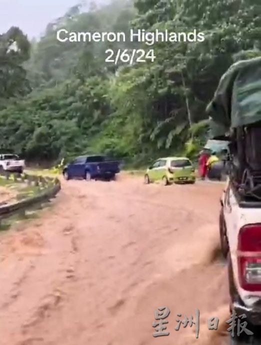 金马仑甘榜拉惹51碑处 涵洞堵塞雨天河水溢马路 公共工程局将展疏通工作