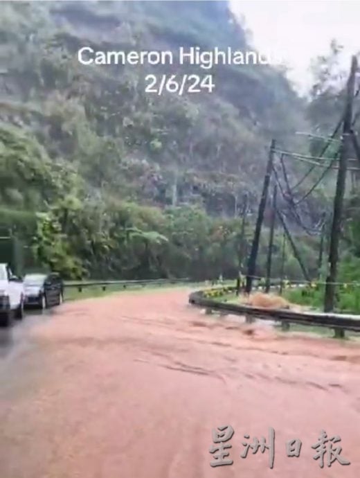 金马仑甘榜拉惹51碑处 涵洞堵塞雨天河水溢马路 公共工程局将展疏通工作
