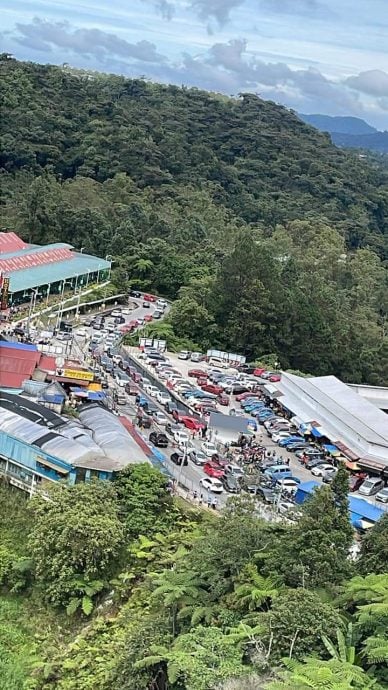 金马仑车流量激增160% 警方:大塞车仅维持3小时