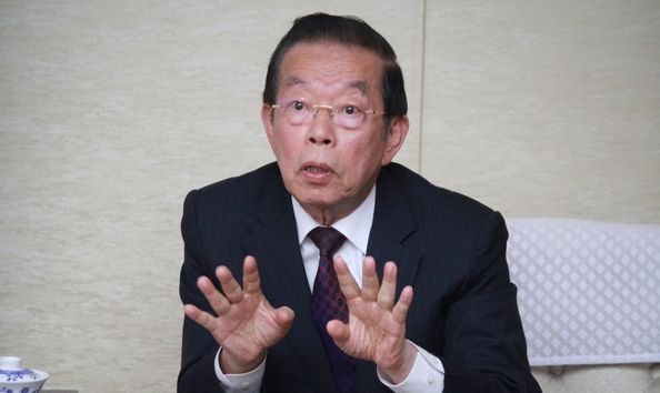 闪电劈中飞机!谢长廷在机上听爆破声:闪过交代遗言的念头