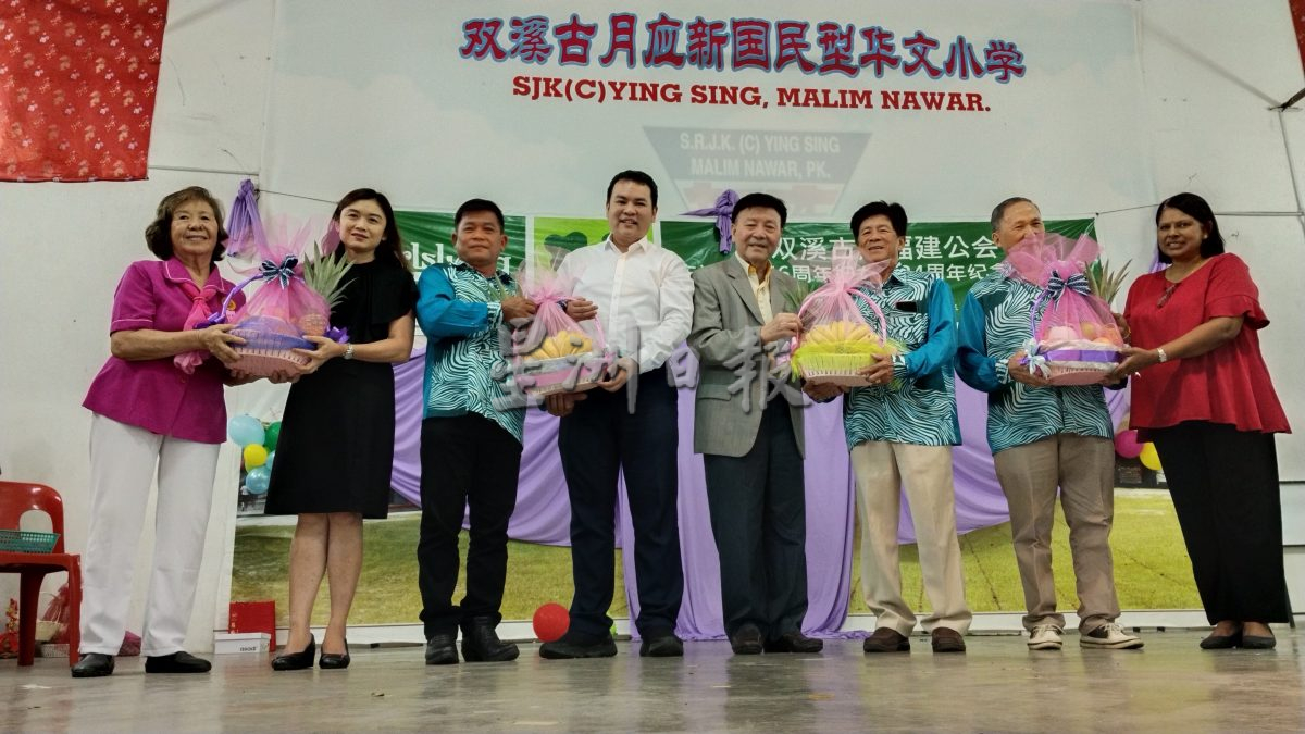 陈康益：政府需从长计议 让全民“加油”不沉重