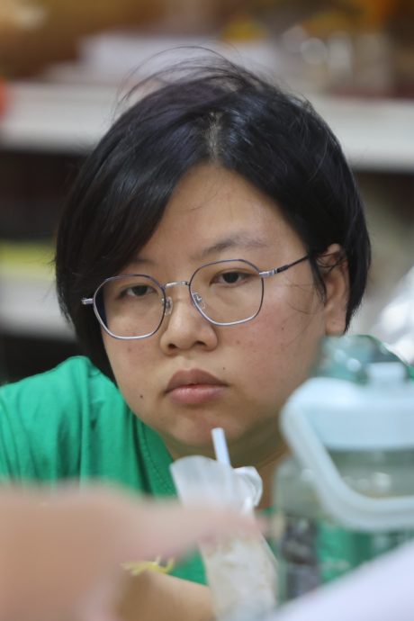 隆市局指占用行人道 自费装凉棚中罚又要拆